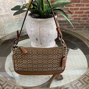 COACH KHAKI/LEATHER MINI C SIGNATURE DEMI PURSE!🤎